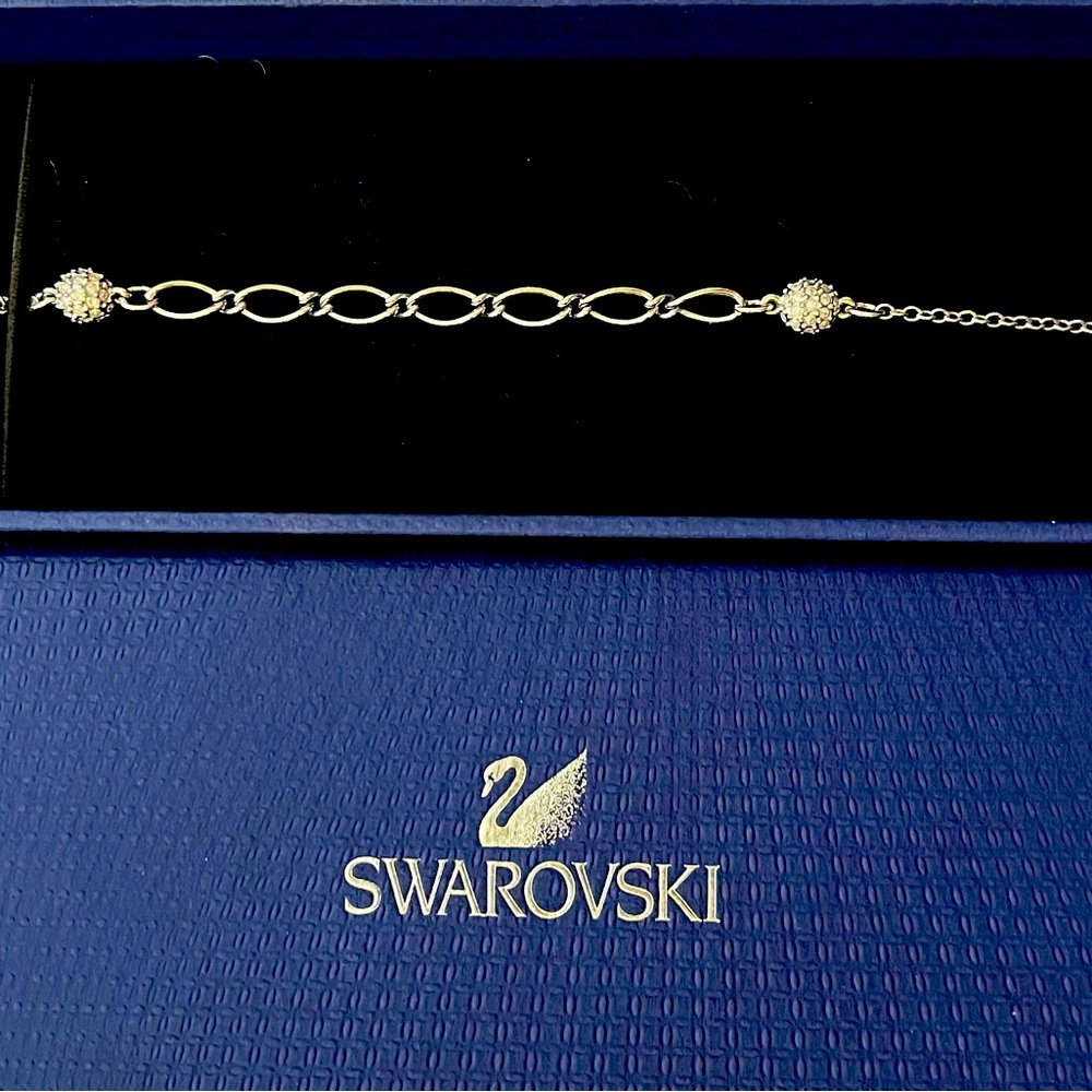 ELEGANT SWAROVSKI CRYSTAL BRACELET